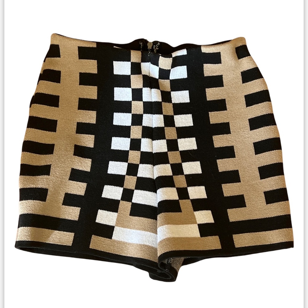 American Knit Shorts White Black and Tan Size Lg